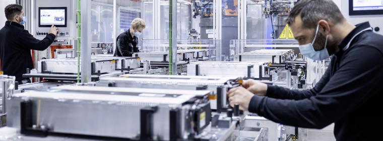 Enerige & Management > Elektrofahrzeuge - Mercedes investiert massiv in Batterieforschung 