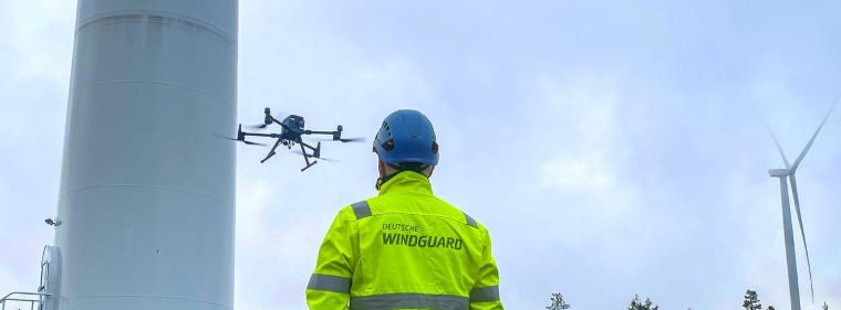 Enerige & Management > Windkraft Onshore - Drohne nimmt Windkraftanlagen unter die Lupe